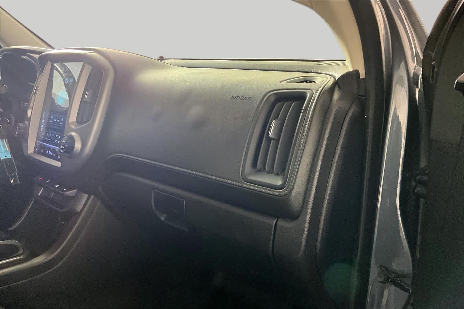 Used 2017 CYBER GRAY METALLIC GMC 2WD SLE image 17