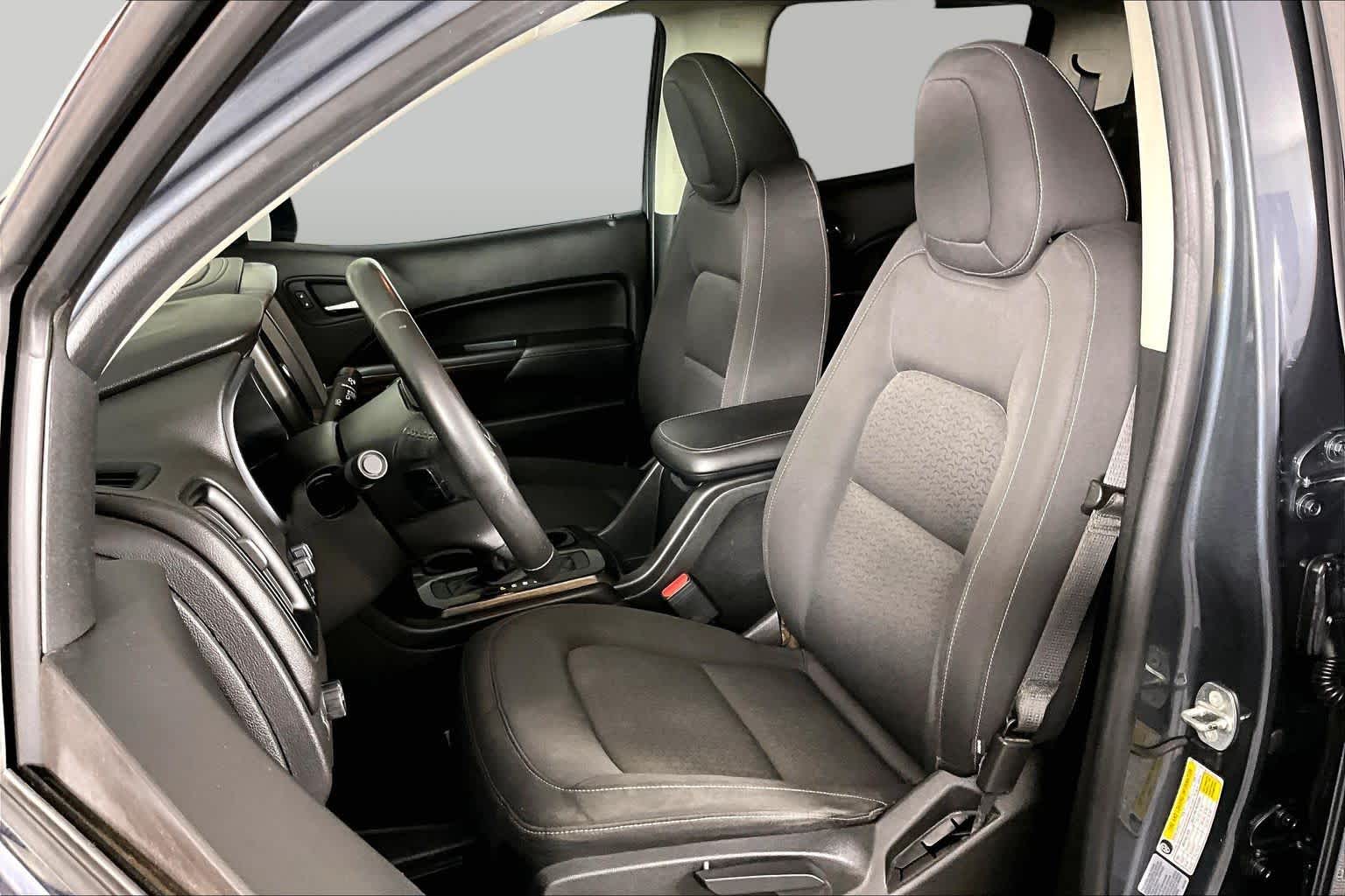 Used 2017 CYBER GRAY METALLIC GMC 2WD SLE image 8