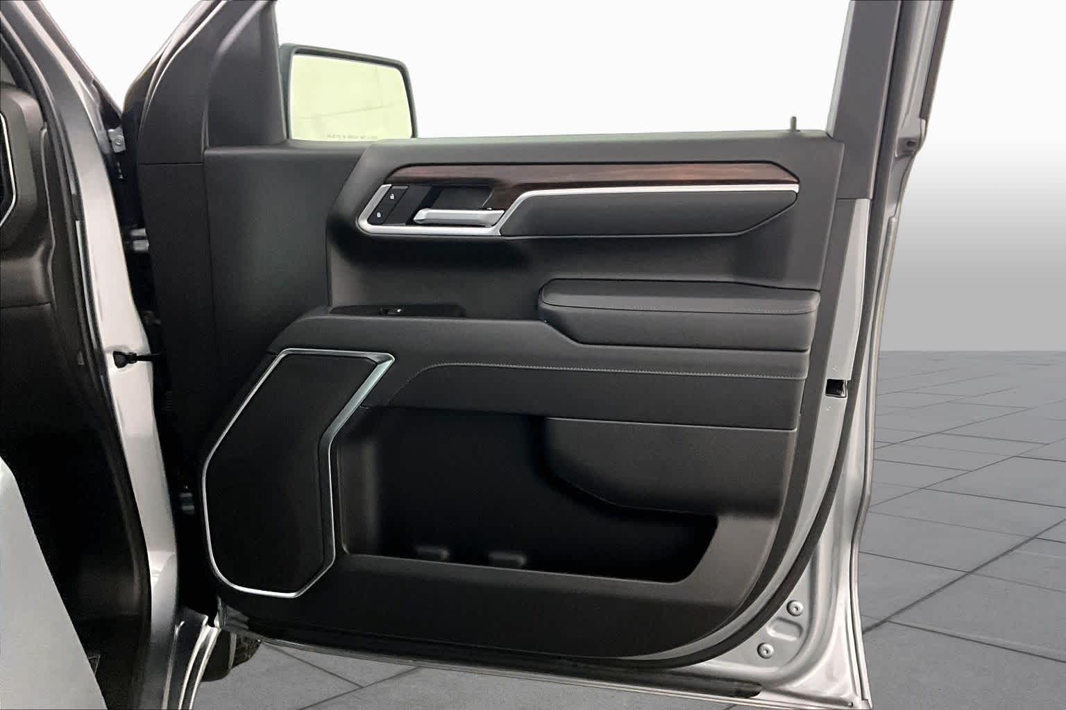 Certified Used 2026 Sterling Metallic GMC SLT image 25