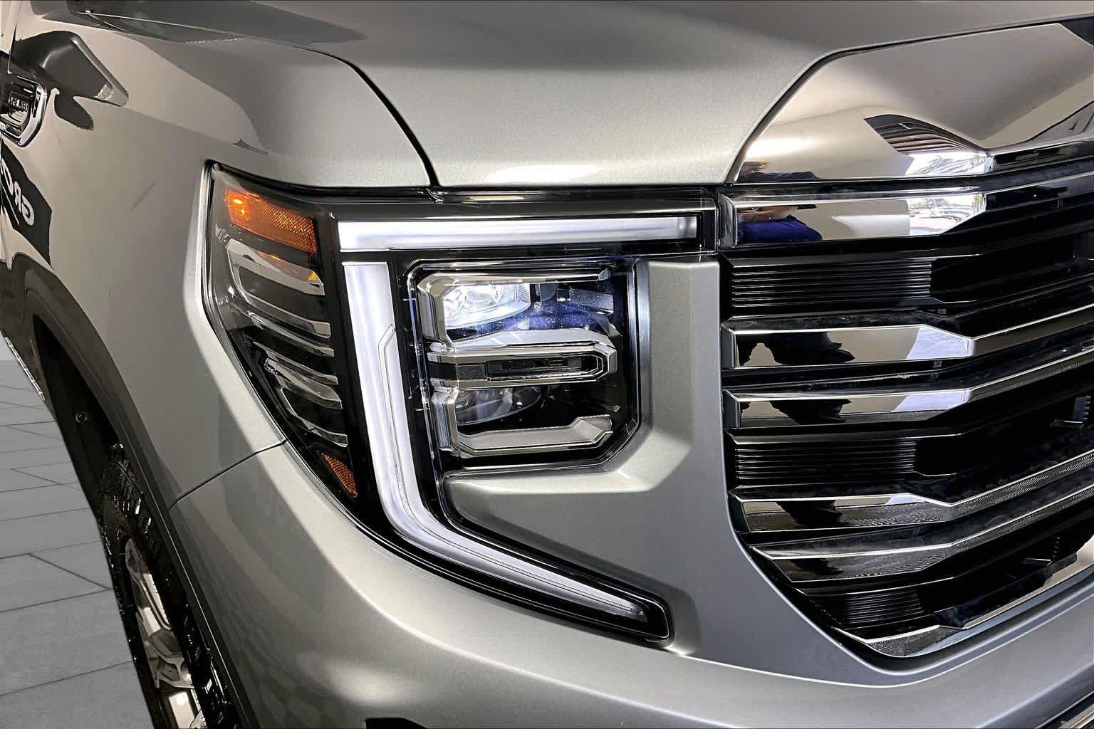 Certified Used 2026 Sterling Metallic GMC SLT image 32