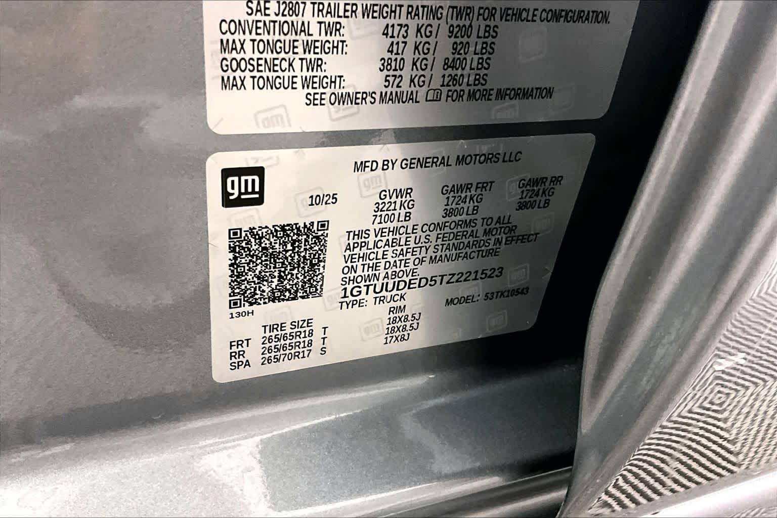 Certified Used 2026 Sterling Metallic GMC SLT image 39