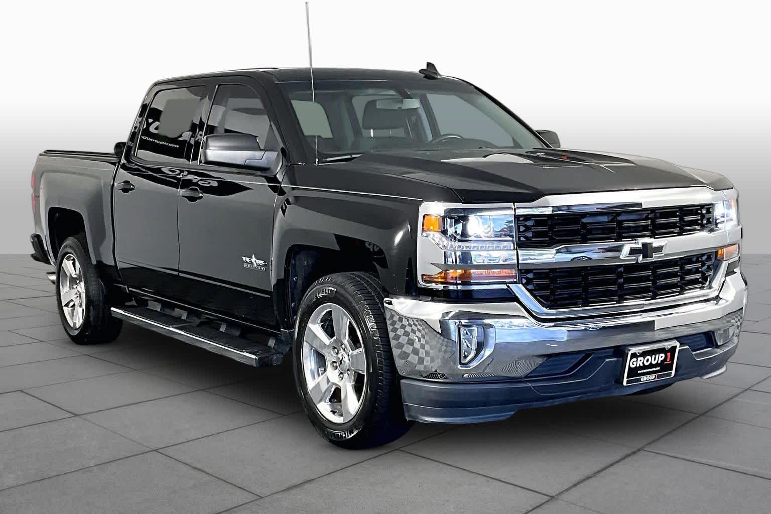 Used 2017 BLACK Chevrolet LT image 3