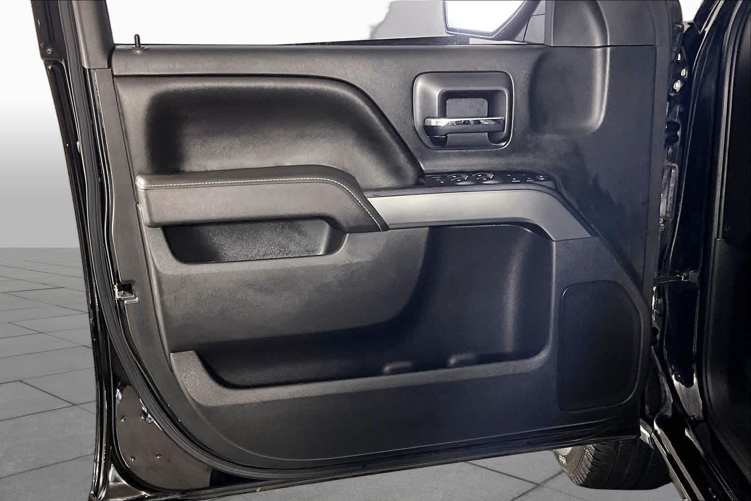 Used 2017 BLACK Chevrolet LT image 21