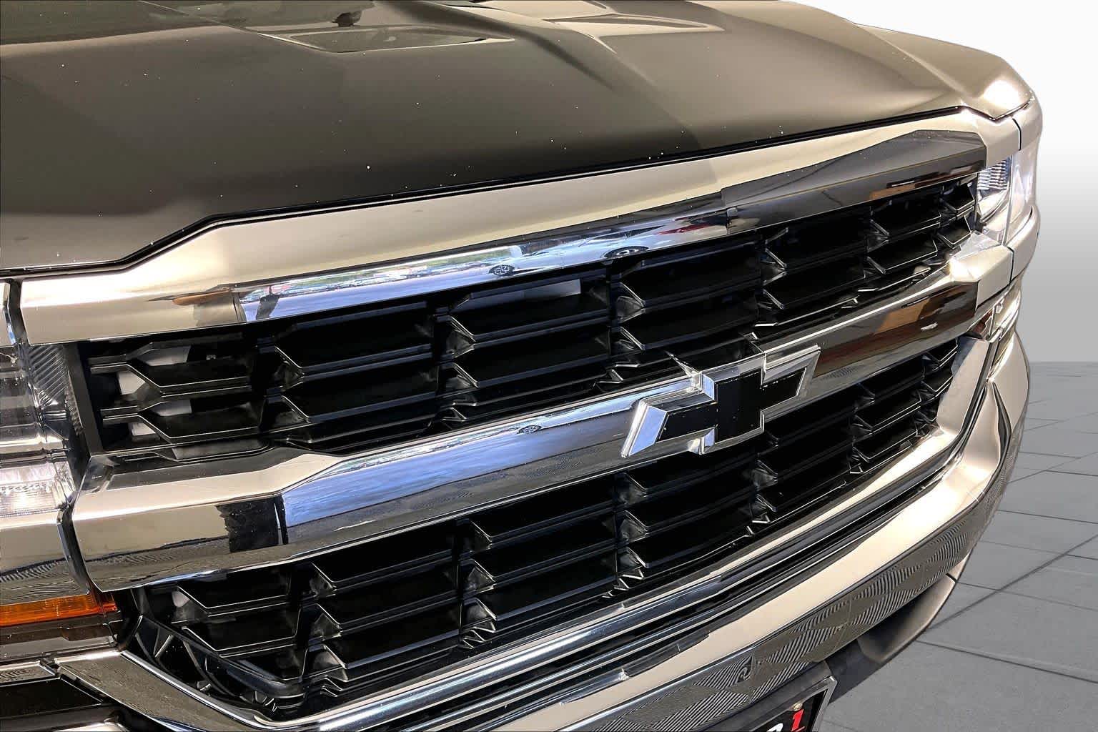 Used 2017 BLACK Chevrolet LT image 29