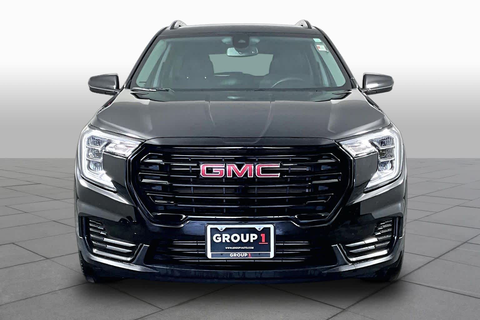 Used 2023 Ebony Twilight Metallic GMC SLE image 4