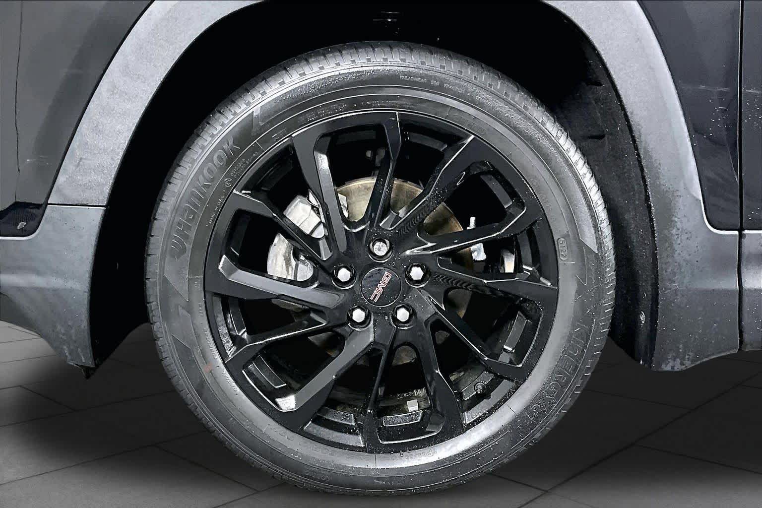 Used 2023 Ebony Twilight Metallic GMC SLE image 10