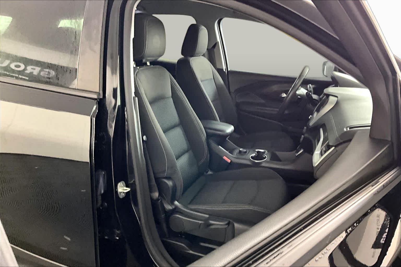 Used 2023 Ebony Twilight Metallic GMC SLE image 9