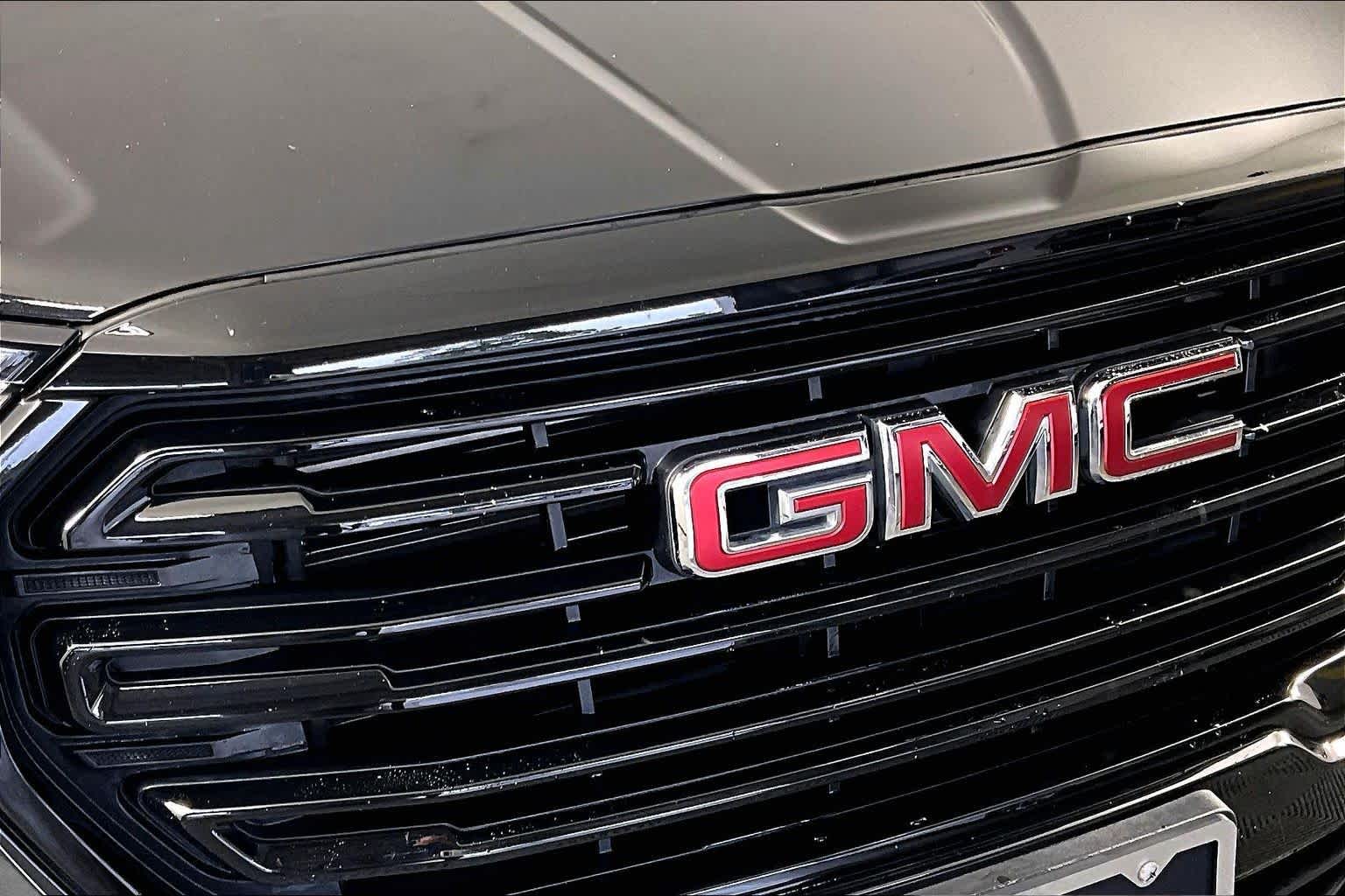 Used 2023 Ebony Twilight Metallic GMC SLE image 27