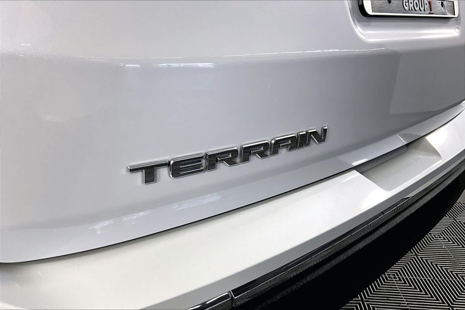 Certified Used 2021 WHITE FROST TRICOAT GMC SLT image 30