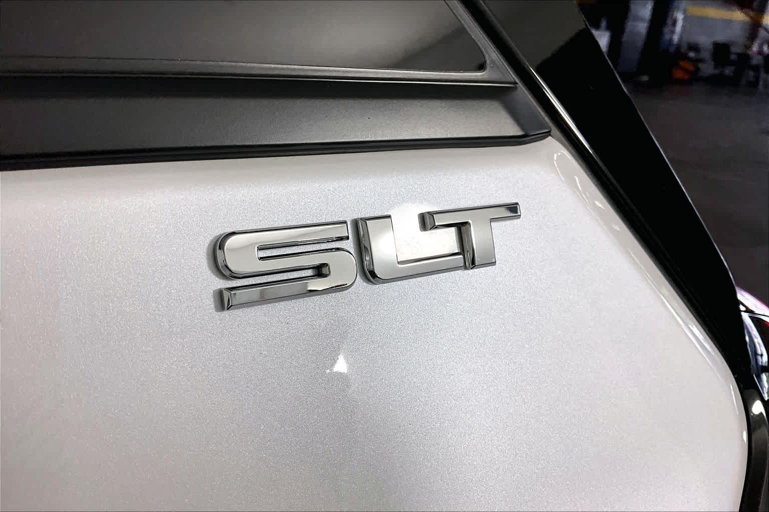 Certified Used 2021 WHITE FROST TRICOAT GMC SLT image 10