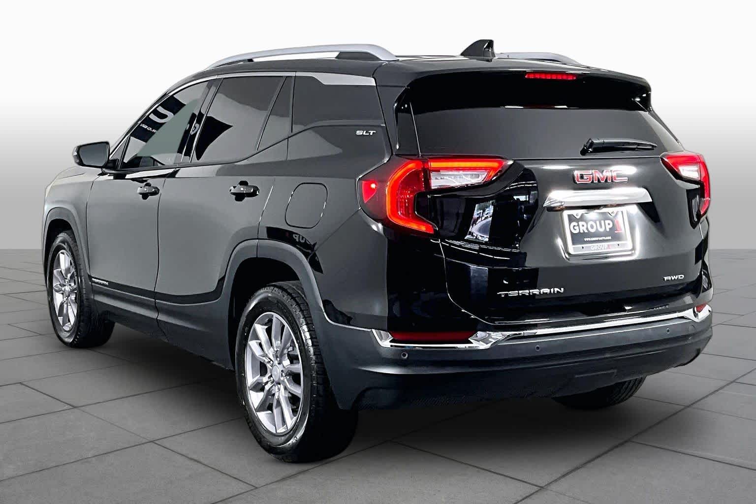 Certified Used 2024 Ebony Twilight Metallic GMC SLT image 12