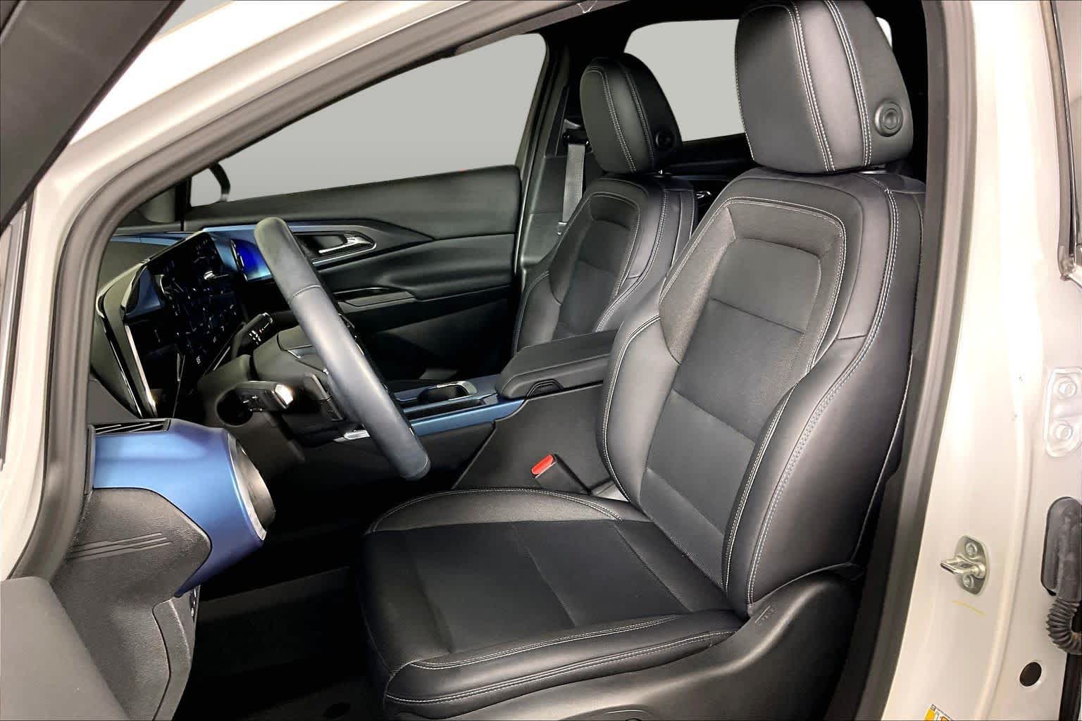 Used 2024 Summit White Chevrolet 2LT image 7
