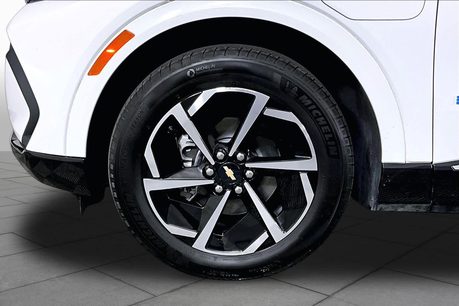 Used 2024 Summit White Chevrolet 2LT image 9