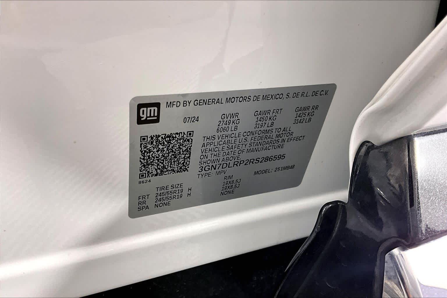 Used 2024 Summit White Chevrolet 2LT image 31