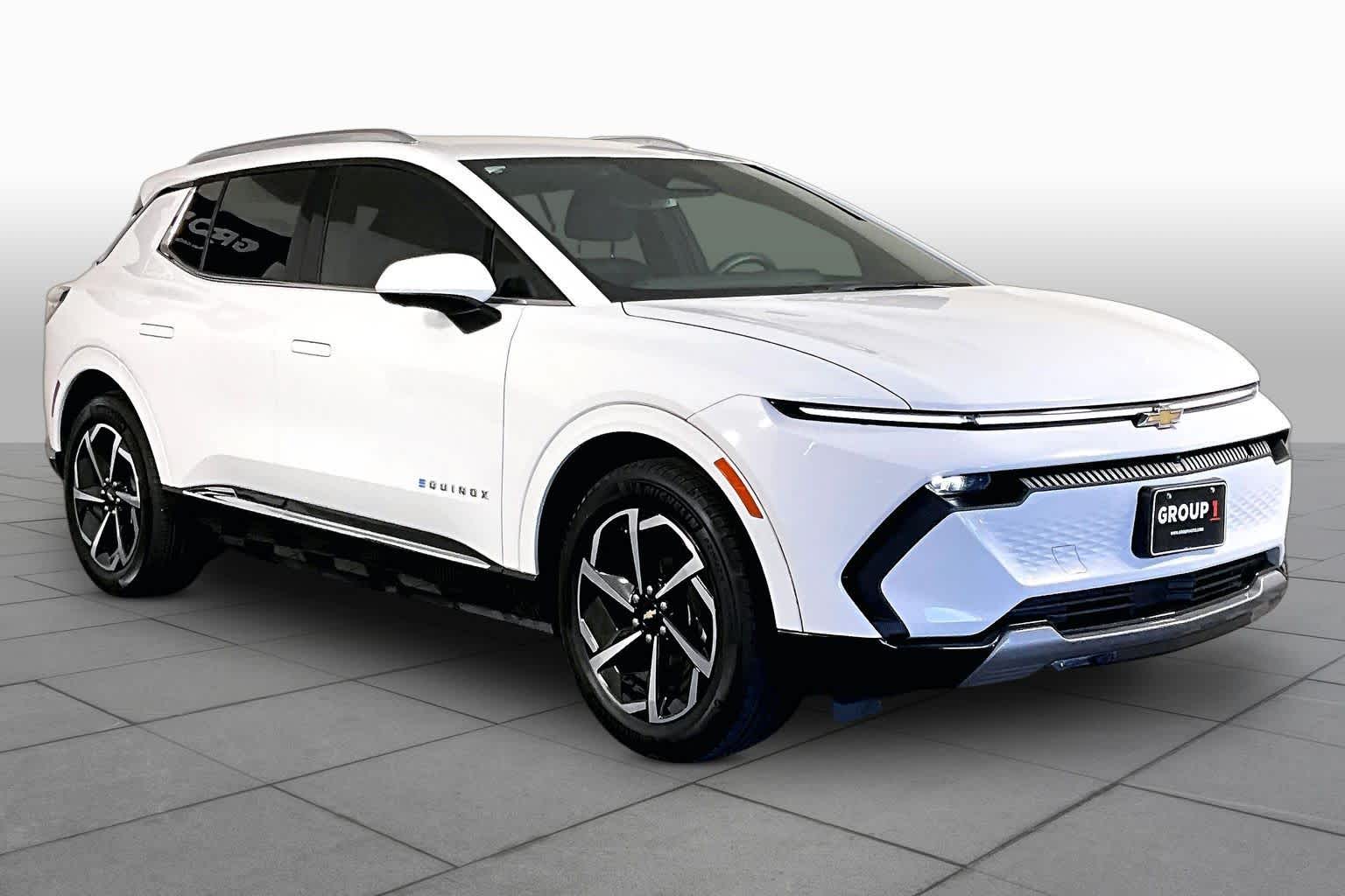 Used 2024 Summit White Chevrolet 2LT image 2