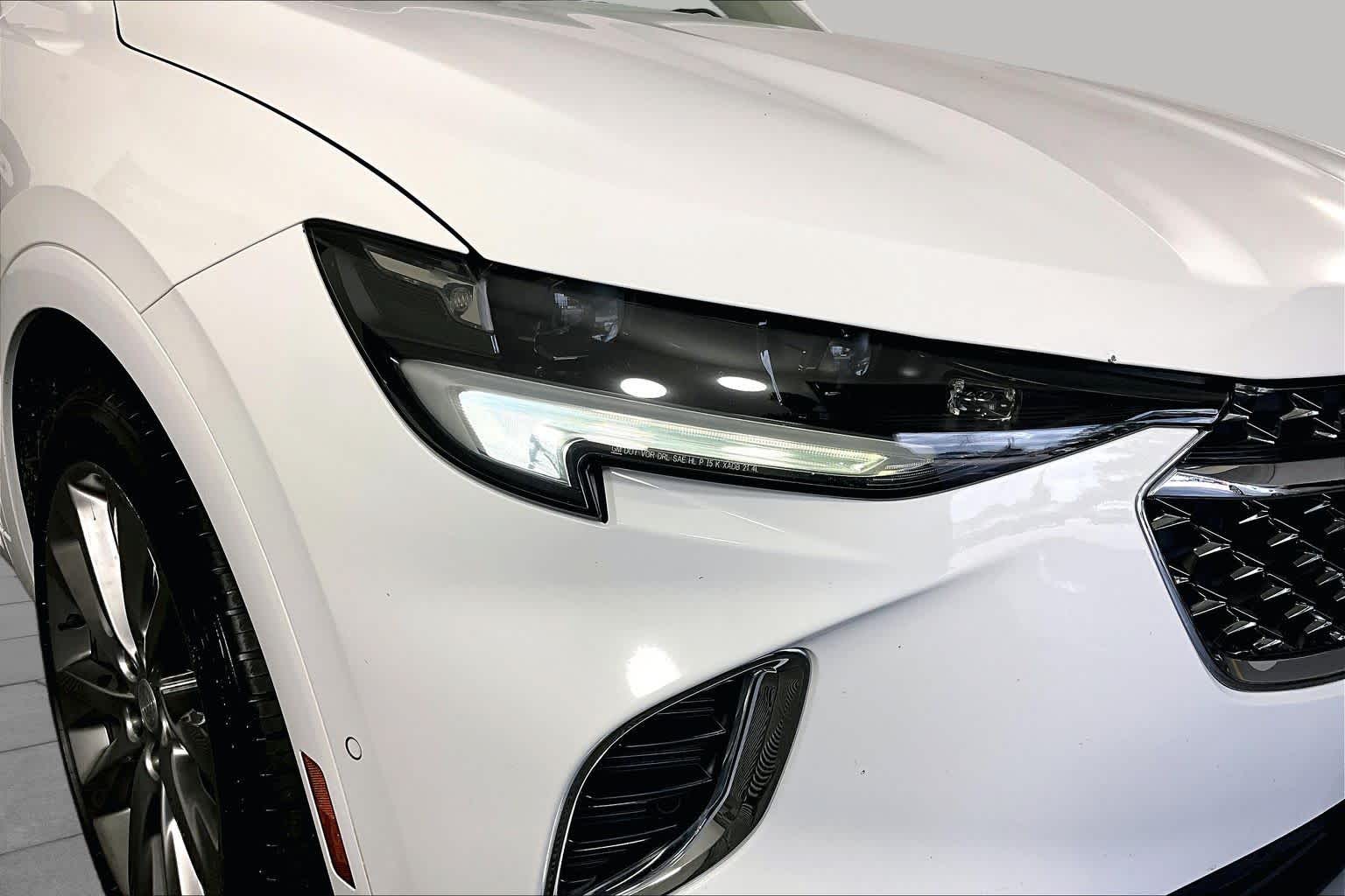 Certified Used 2021 SUMMIT WHITE Buick Avenir image 27