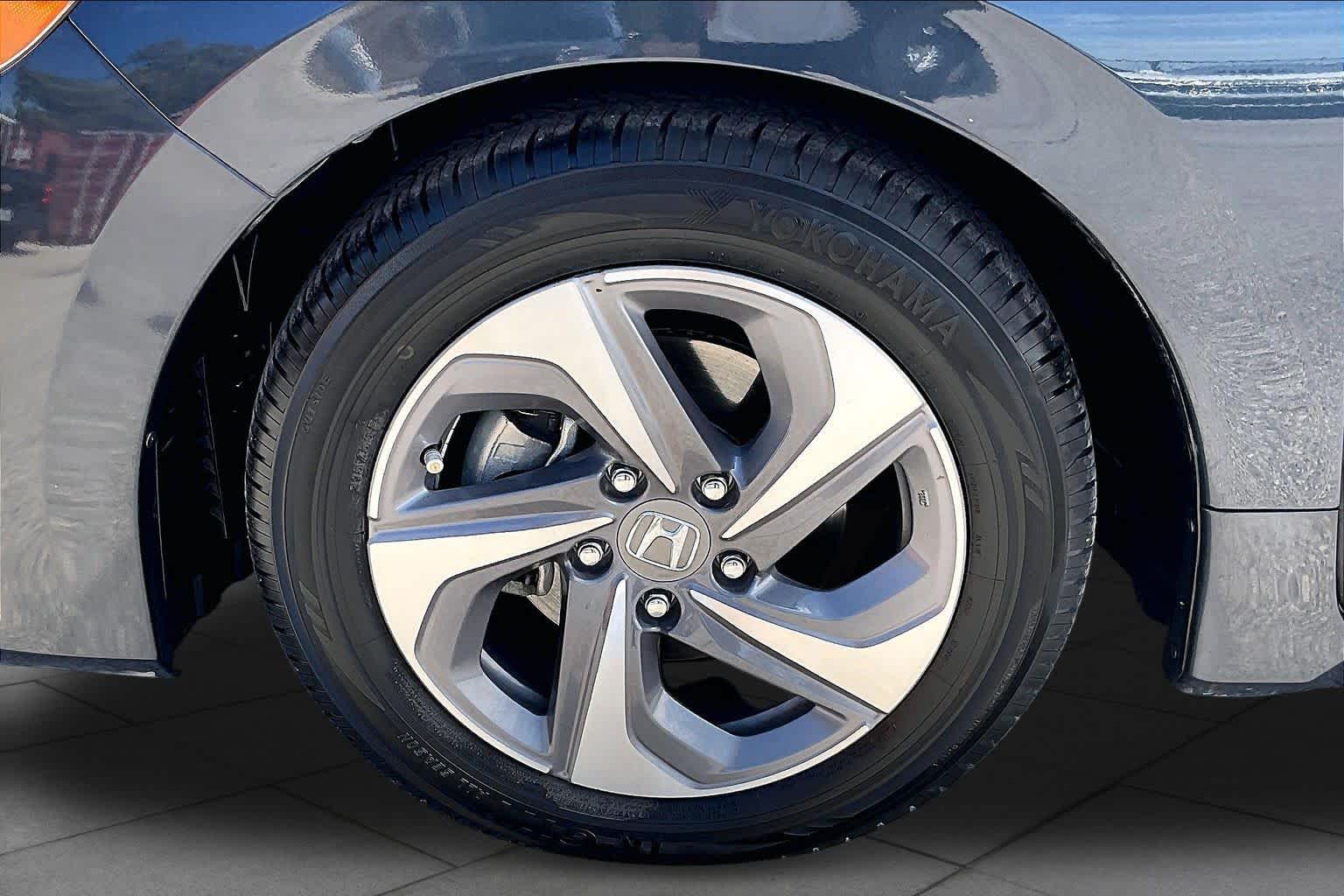 2020 Honda Insight photo 11 of 34