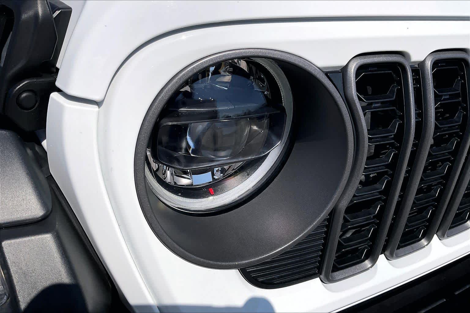 2026 Jeep Wrangler photo 26 of 32