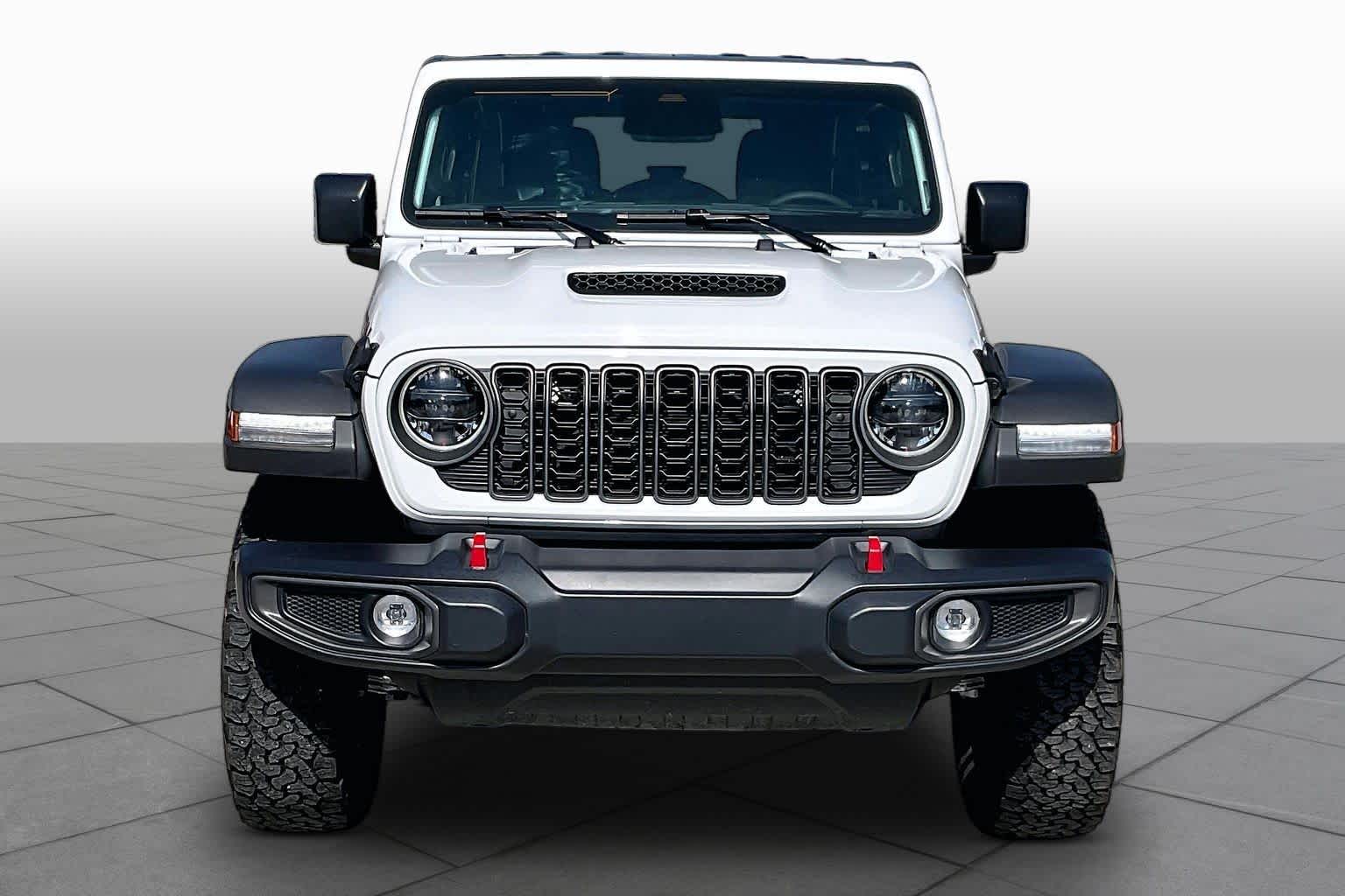 2026 Jeep Wrangler photo 4 of 32