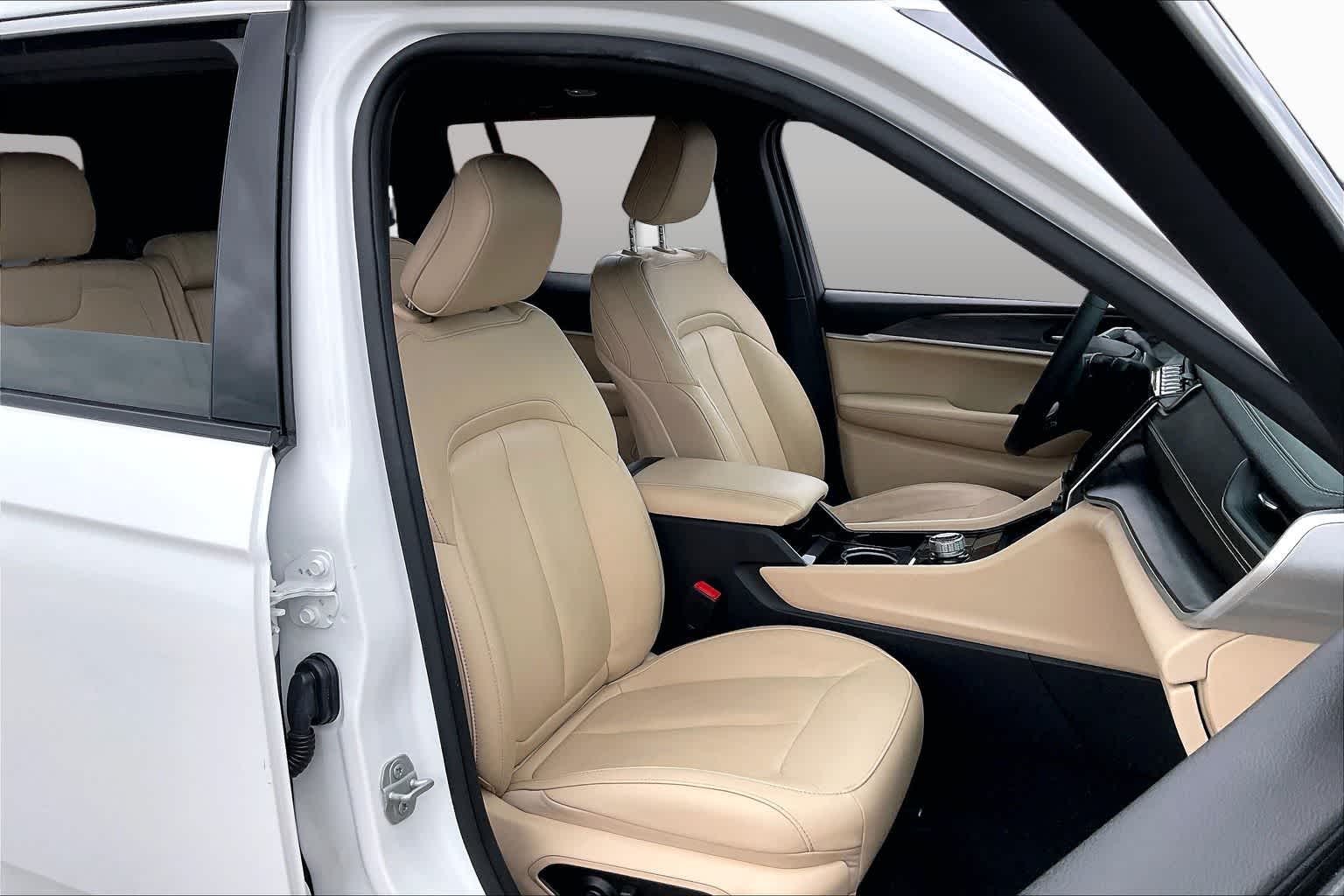 2023 Jeep Grand Cherokee Limited Bright White Clearcoat at Tomball Chrysler Dodge Jeep Ram
