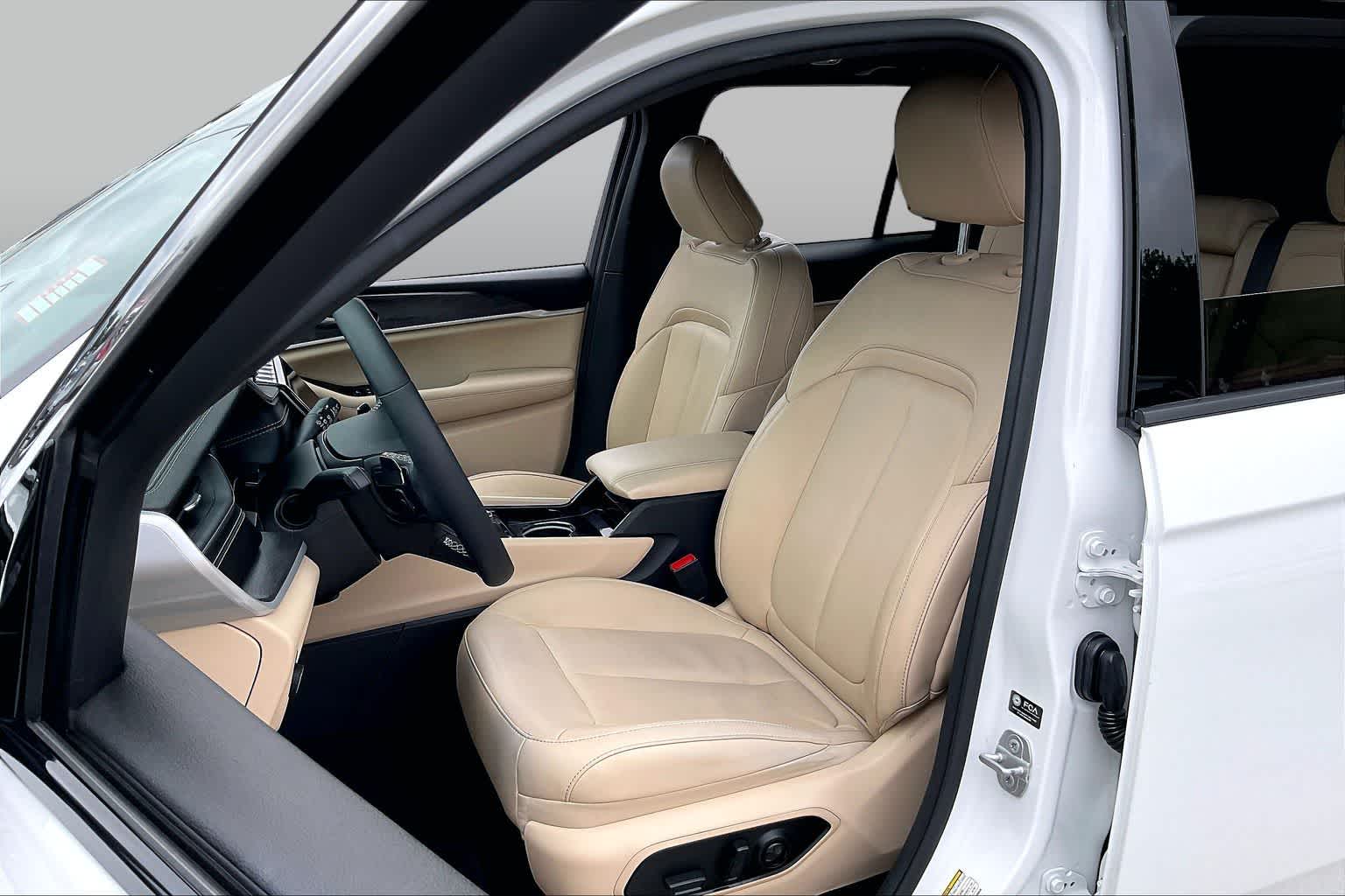 2023 Jeep Grand Cherokee Limited Bright White Clearcoat at Tomball Chrysler Dodge Jeep Ram