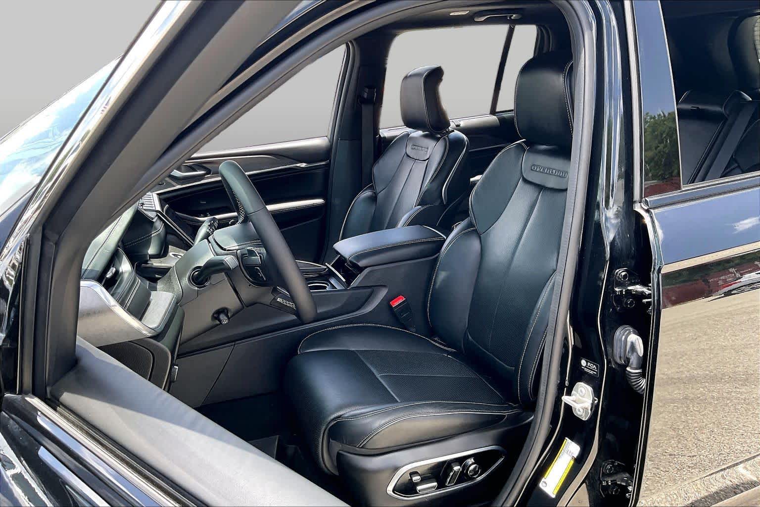 2024 Jeep Grand Cherokee Overland Diamond Black Crystal Pearlcoat at Beck & Masten Kia