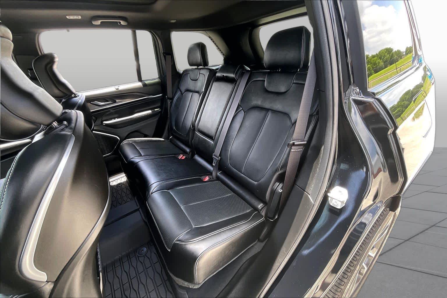 2024 Jeep Grand Cherokee Overland Diamond Black Crystal Pearlcoat at Beck & Masten Kia