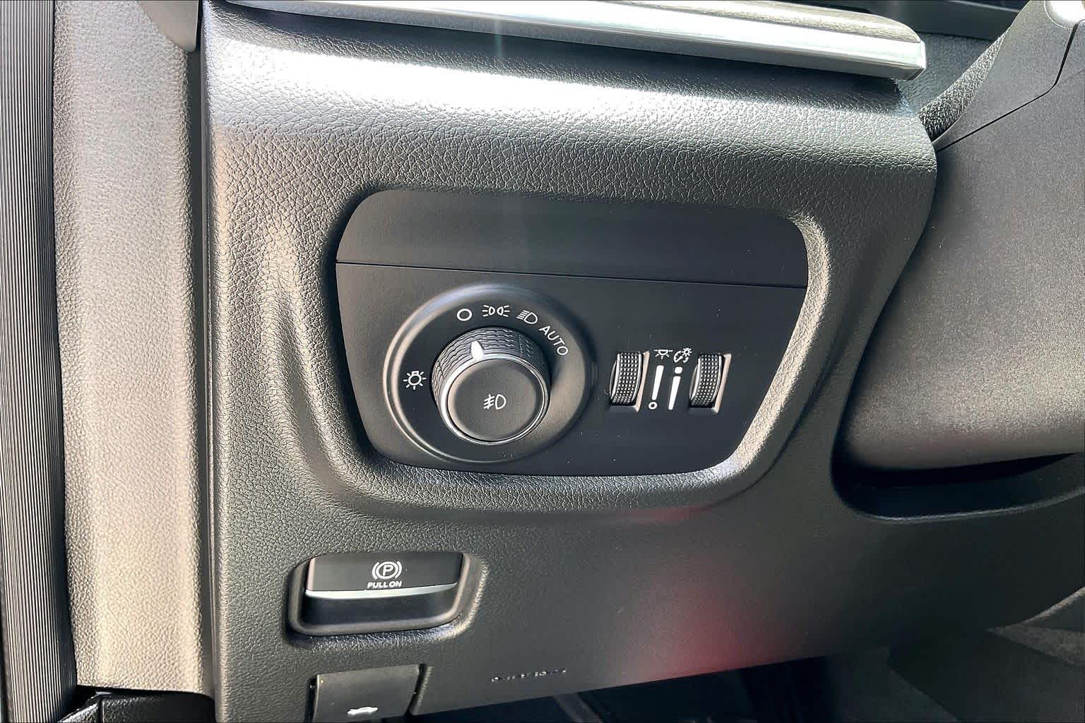 2024 Jeep Grand Cherokee Overland Diamond Black Crystal Pearlcoat at Beck & Masten Kia