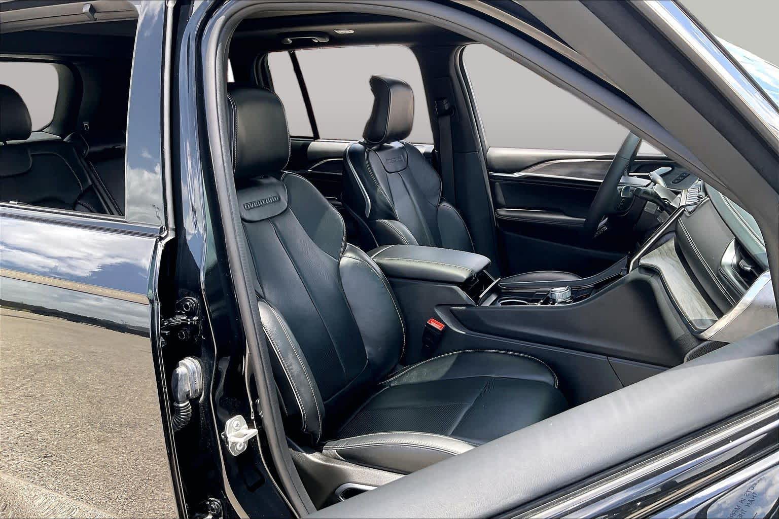 2024 Jeep Grand Cherokee Overland Diamond Black Crystal Pearlcoat at Beck & Masten Kia