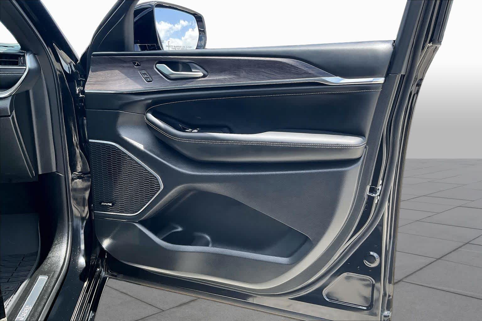 2024 Jeep Grand Cherokee Overland Diamond Black Crystal Pearlcoat at Beck & Masten Kia