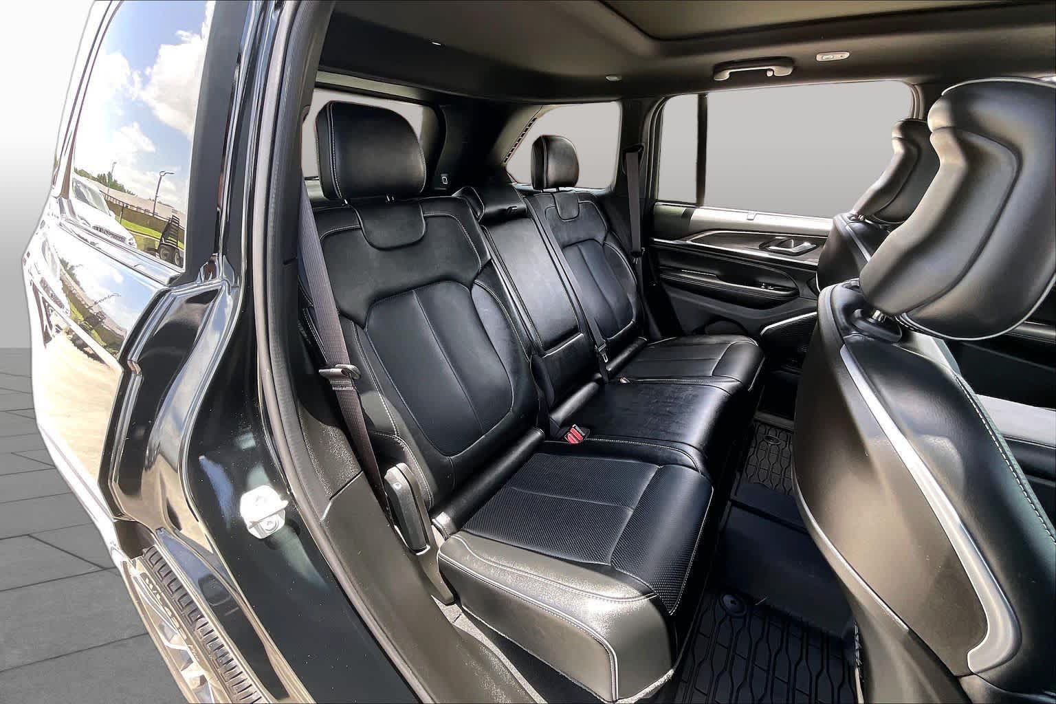 2024 Jeep Grand Cherokee Overland Diamond Black Crystal Pearlcoat at Beck & Masten Kia