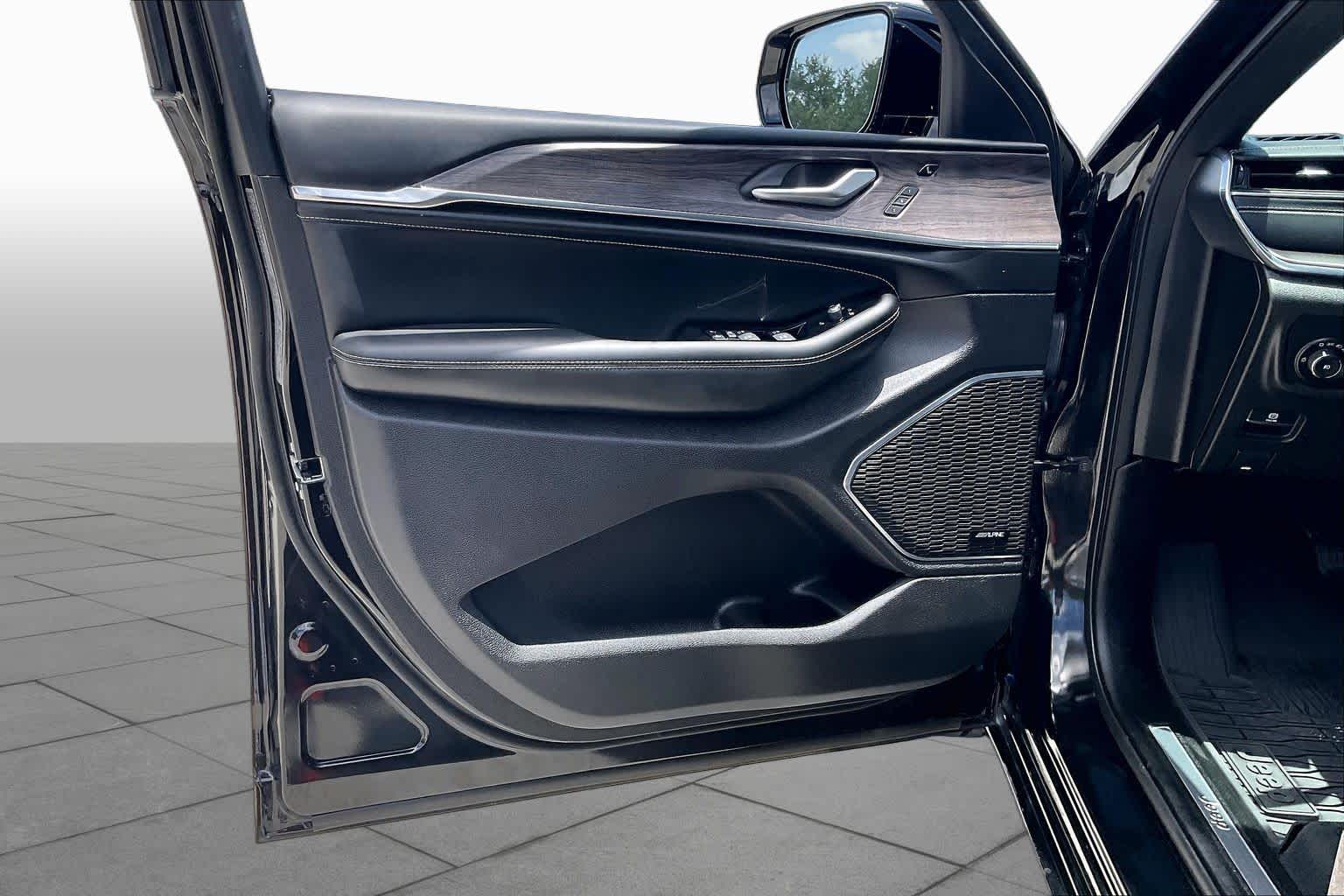 2024 Jeep Grand Cherokee Overland Diamond Black Crystal Pearlcoat at Beck & Masten Kia