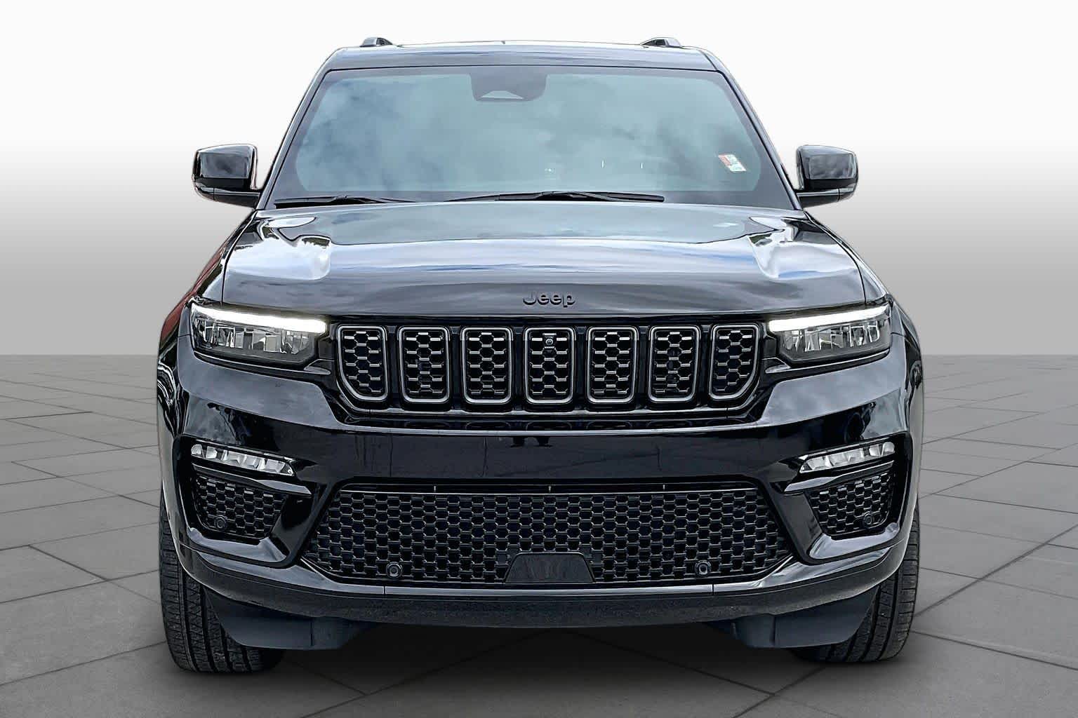 2025 Jeep Grand Cherokee photo 4 of 34