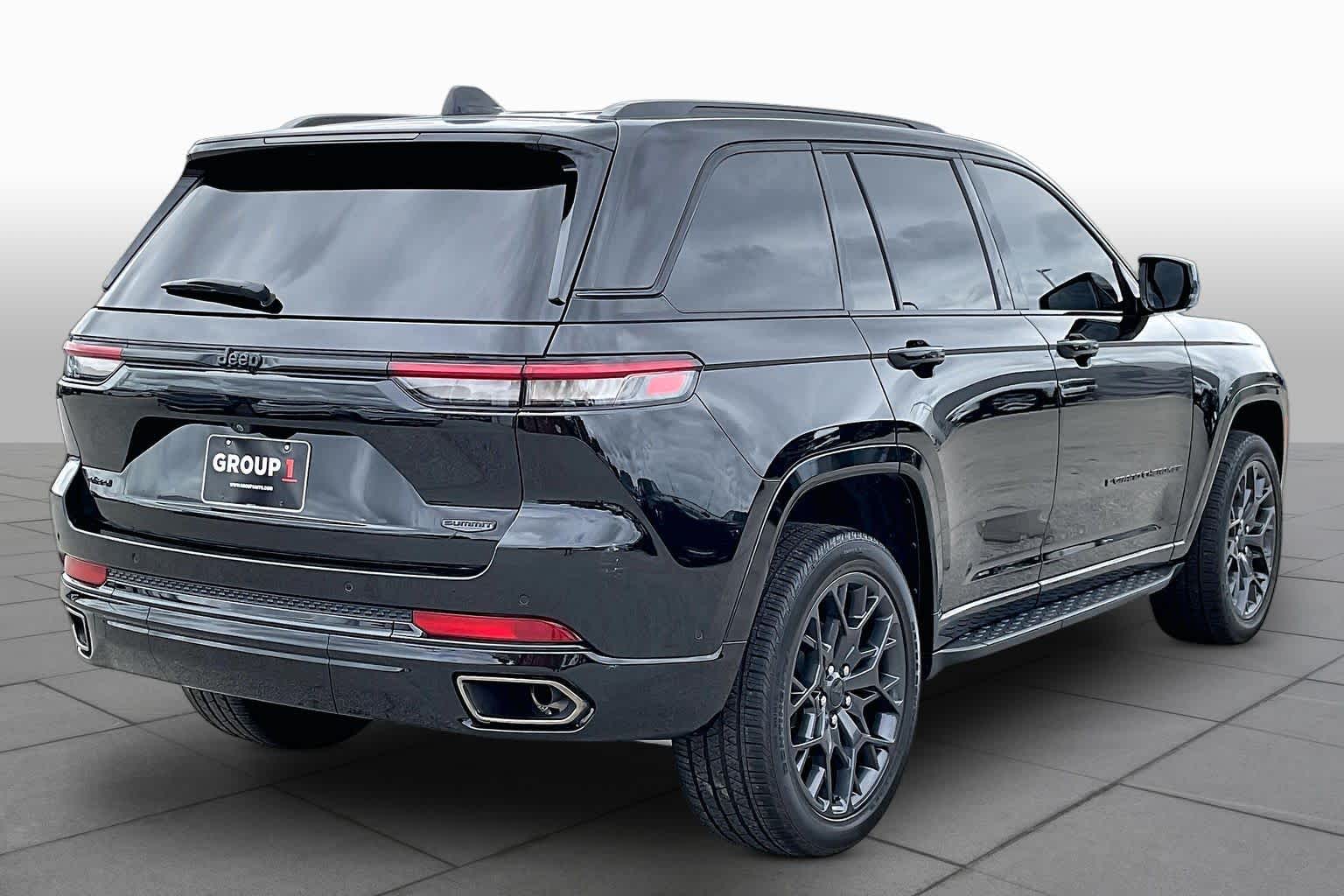 2025 Jeep Grand Cherokee photo 12 of 34