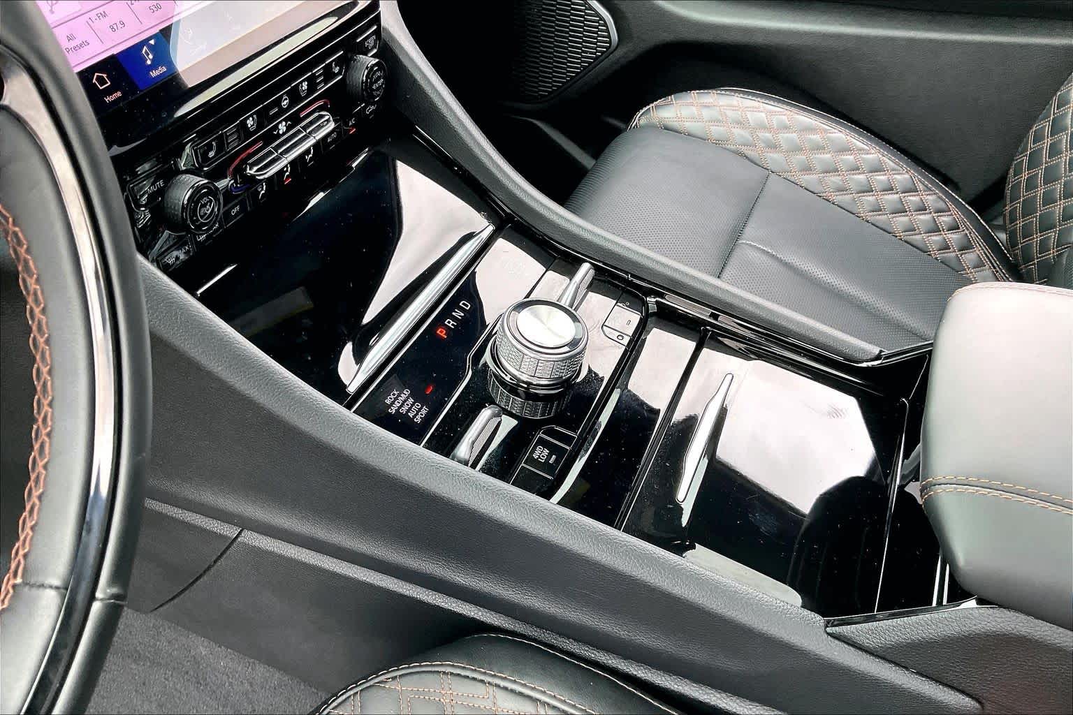 2025 Jeep Grand Cherokee photo 16 of 34