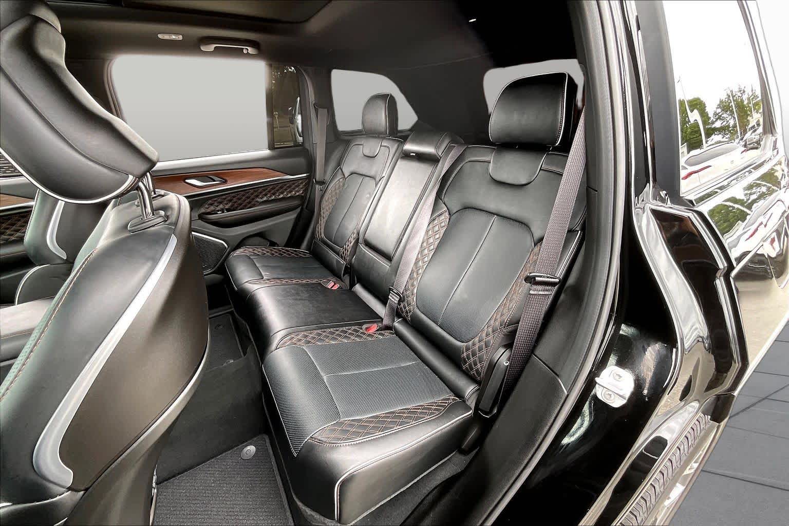 2025 Jeep Grand Cherokee photo 19 of 34