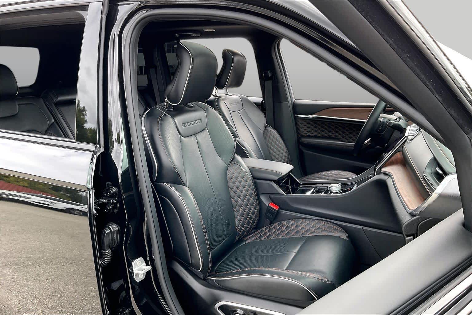 2025 Jeep Grand Cherokee photo 9 of 34