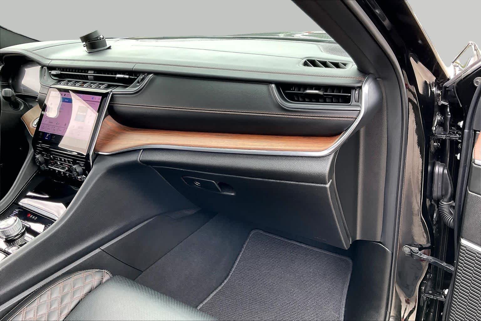 2025 Jeep Grand Cherokee photo 18 of 34