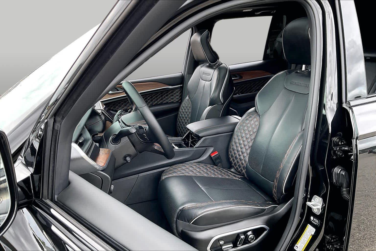 2025 Jeep Grand Cherokee photo 8 of 34