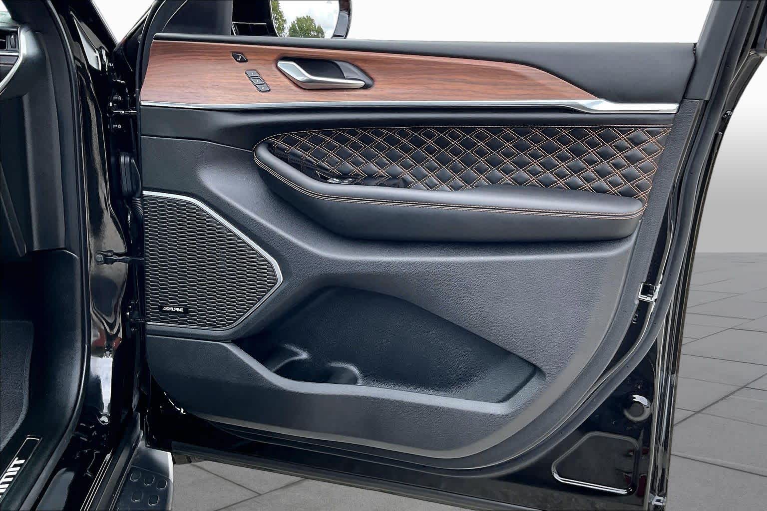 2025 Jeep Grand Cherokee photo 22 of 34