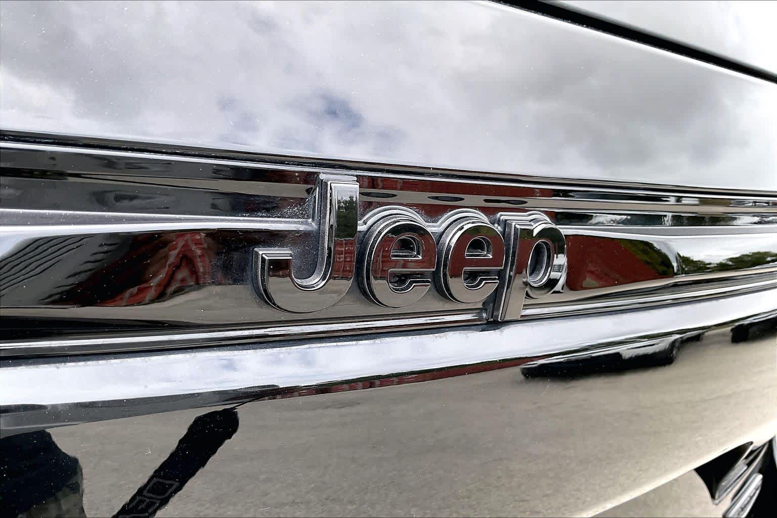 2025 Jeep Grand Cherokee photo 30 of 34