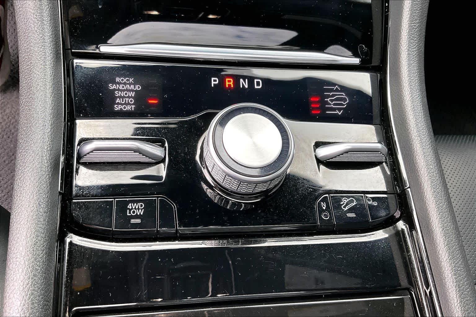 2025 Jeep Grand Cherokee photo 33 of 34