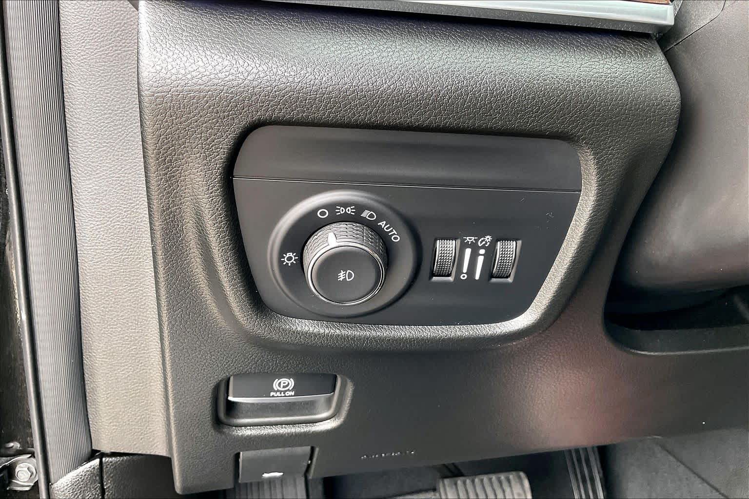 2025 Jeep Grand Cherokee photo 14 of 34
