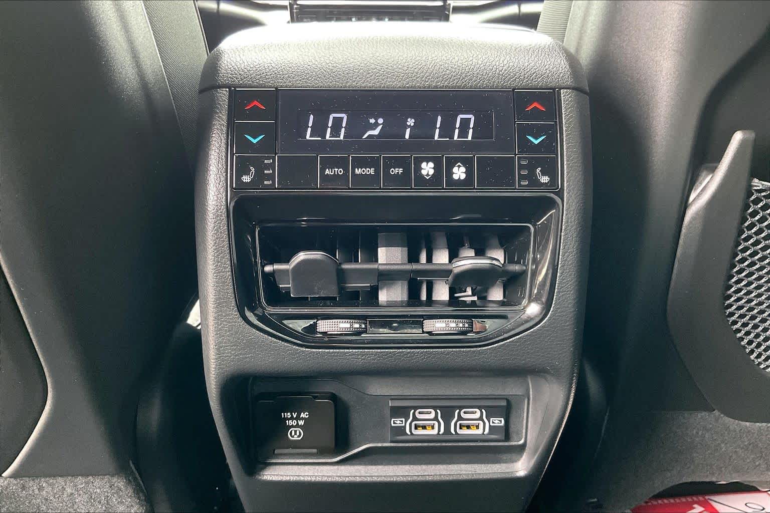 2025 Jeep Grand Cherokee photo 31 of 34