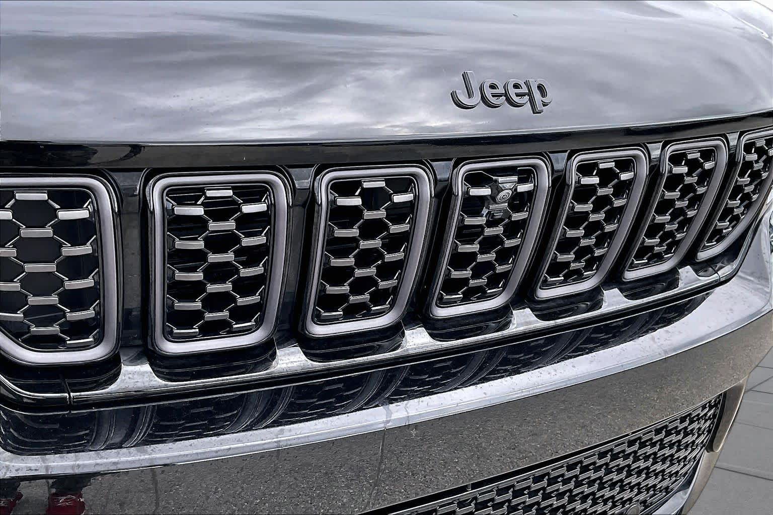 2025 Jeep Grand Cherokee photo 29 of 34