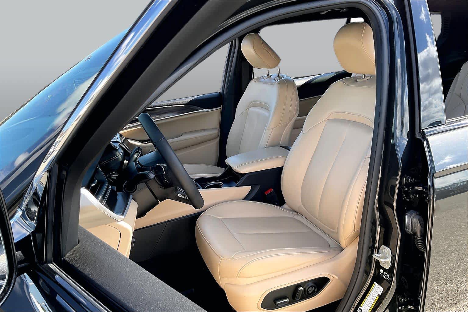2024 Jeep Grand Cherokee L photo 8 of 35