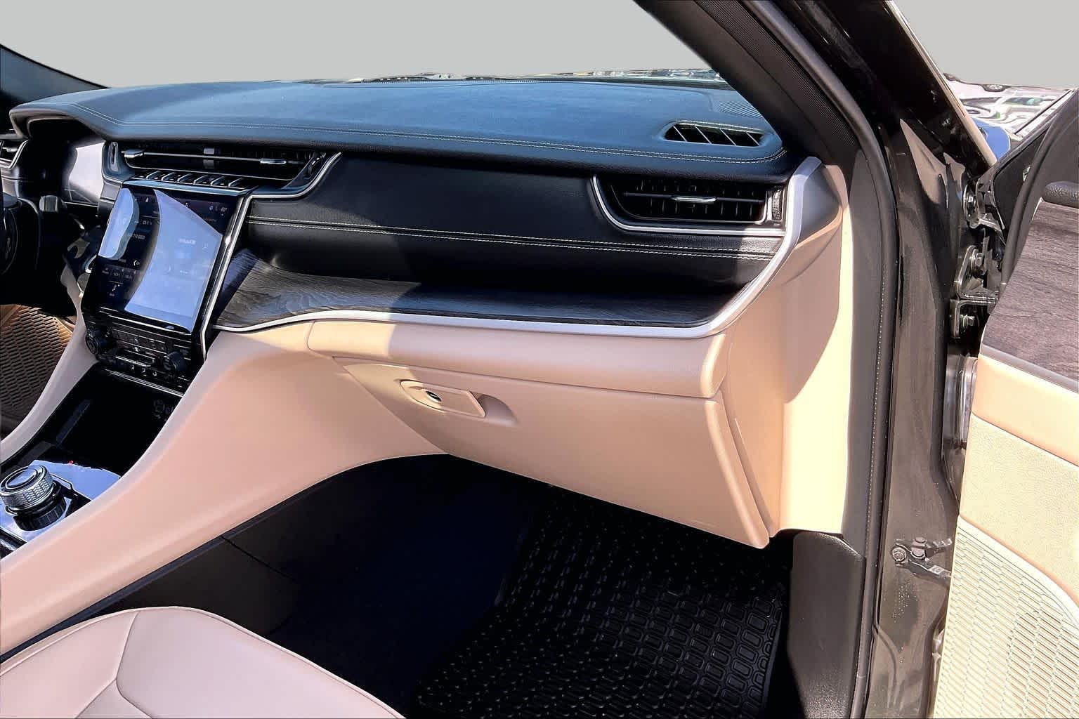 2024 Jeep Grand Cherokee L photo 19 of 35