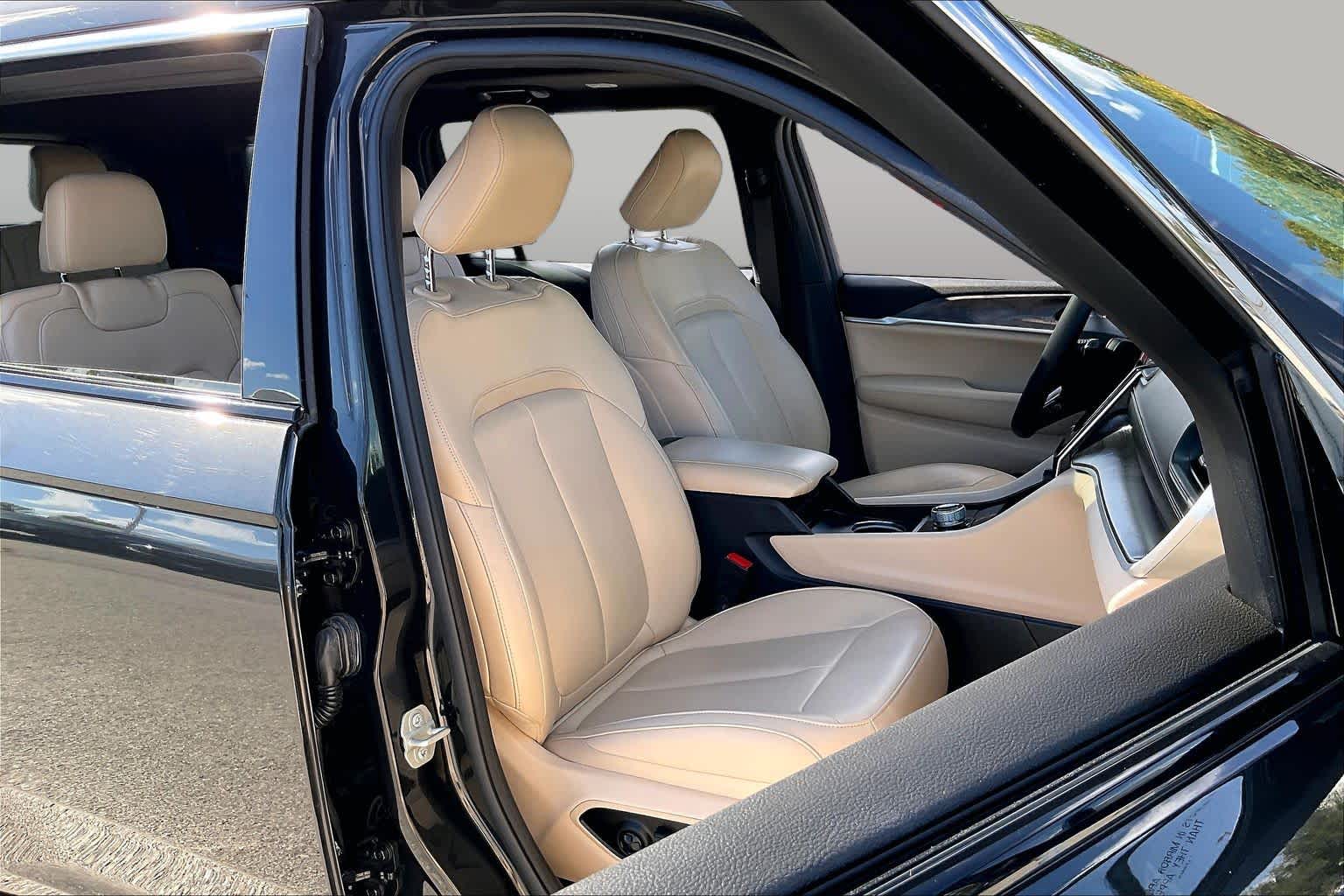 2024 Jeep Grand Cherokee L photo 9 of 35