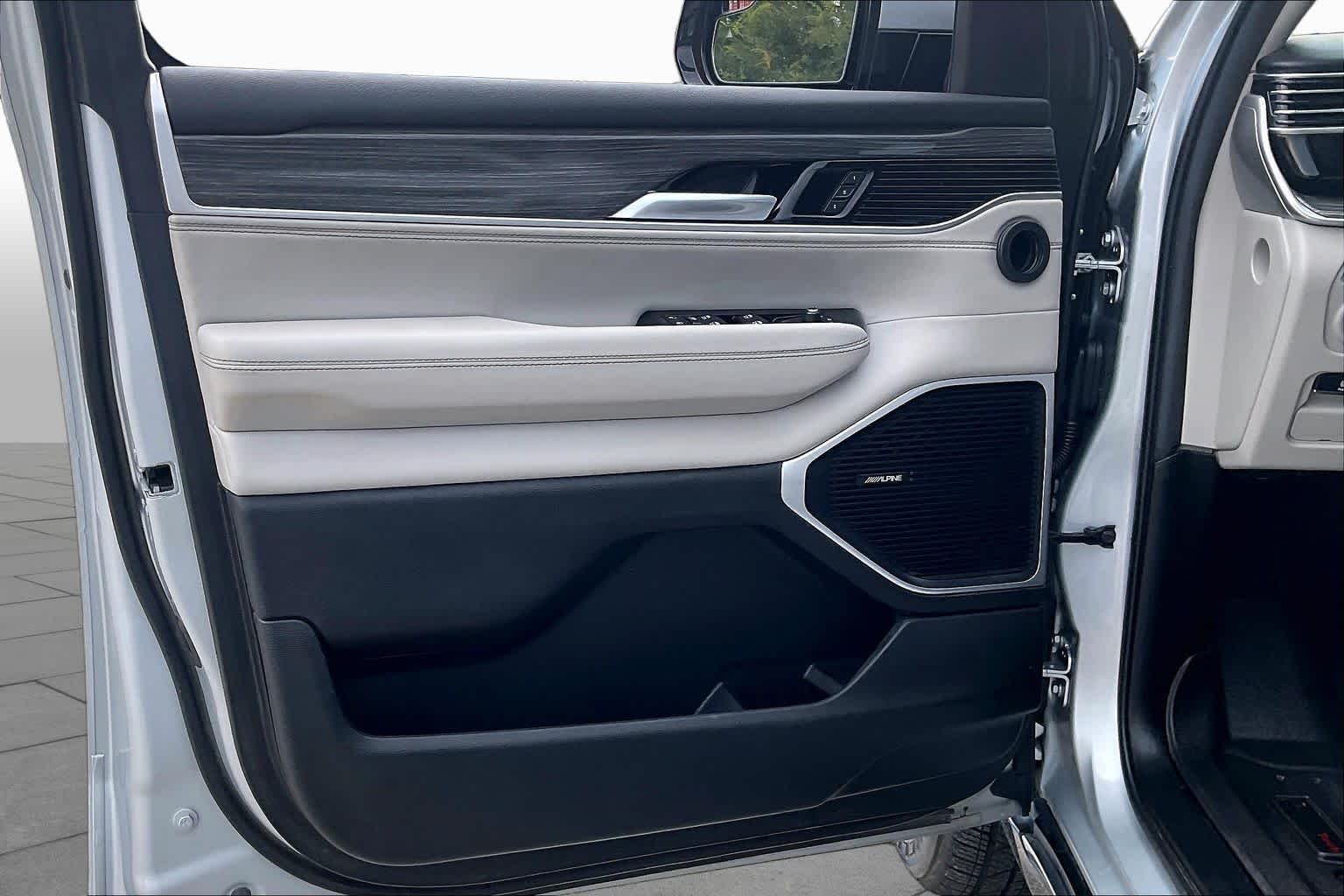 2022 Jeep Wagoneer photo 20 of 32