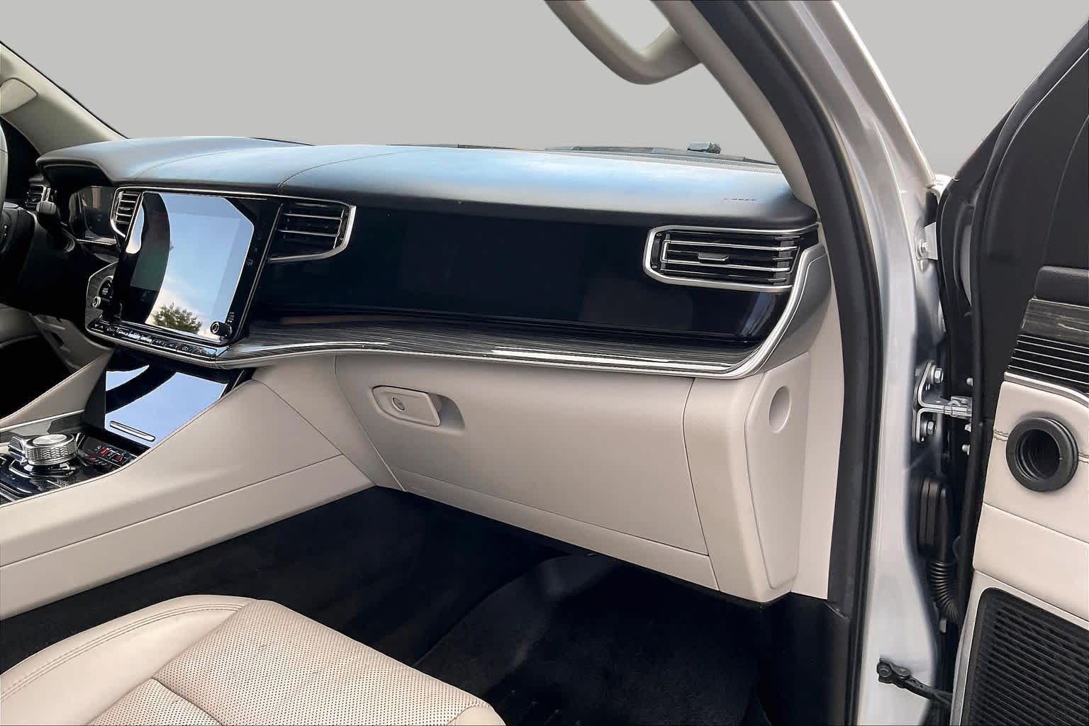 2022 Jeep Wagoneer photo 17 of 32